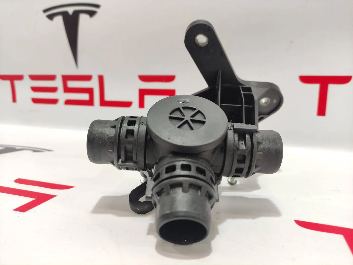 Клапан перепускной к Tesla Model S 2021
