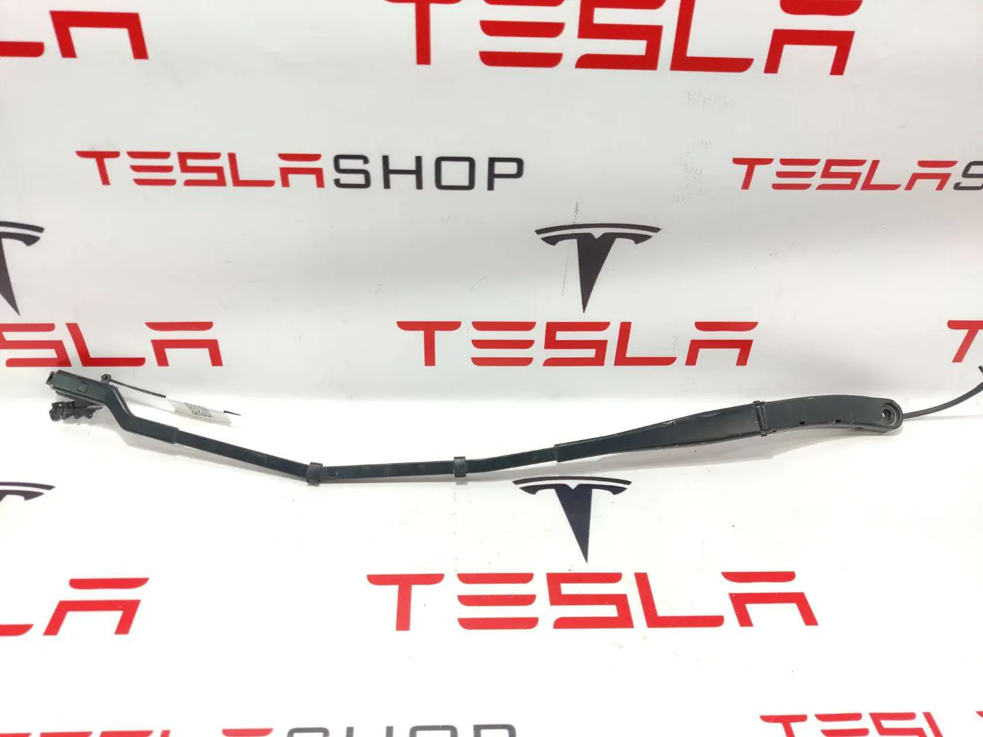 Щеткодержатель к Tesla Model S 2021