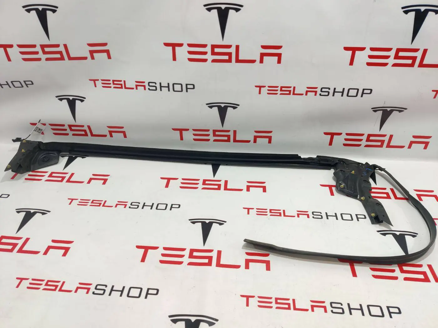 Уплотнитель к Tesla Model X 2019