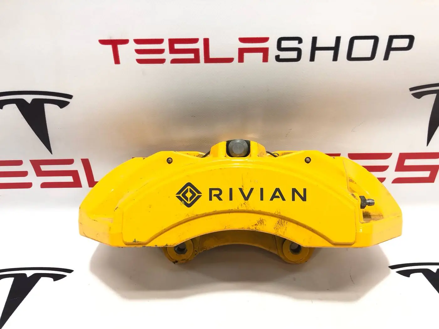 Суппорт передний правый к Rivian R1T 2022