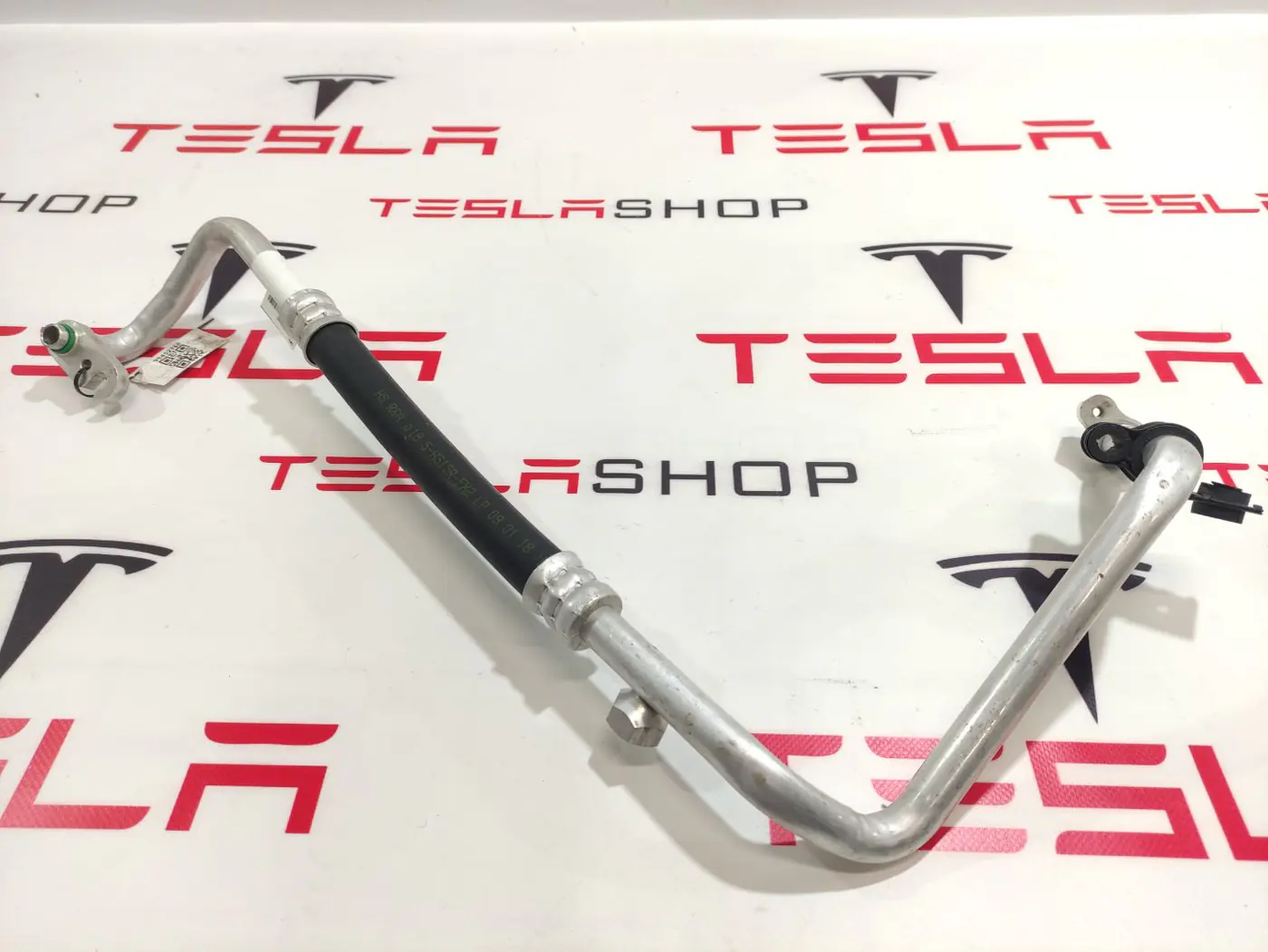 Трубка охлаждающей жидкости металлическая к Tesla Model S 2019