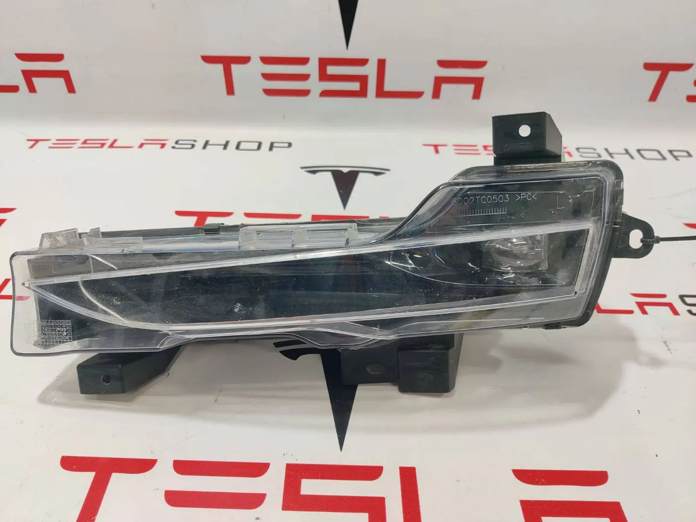 Фара противотуманная левая к Tesla Model 3 2019