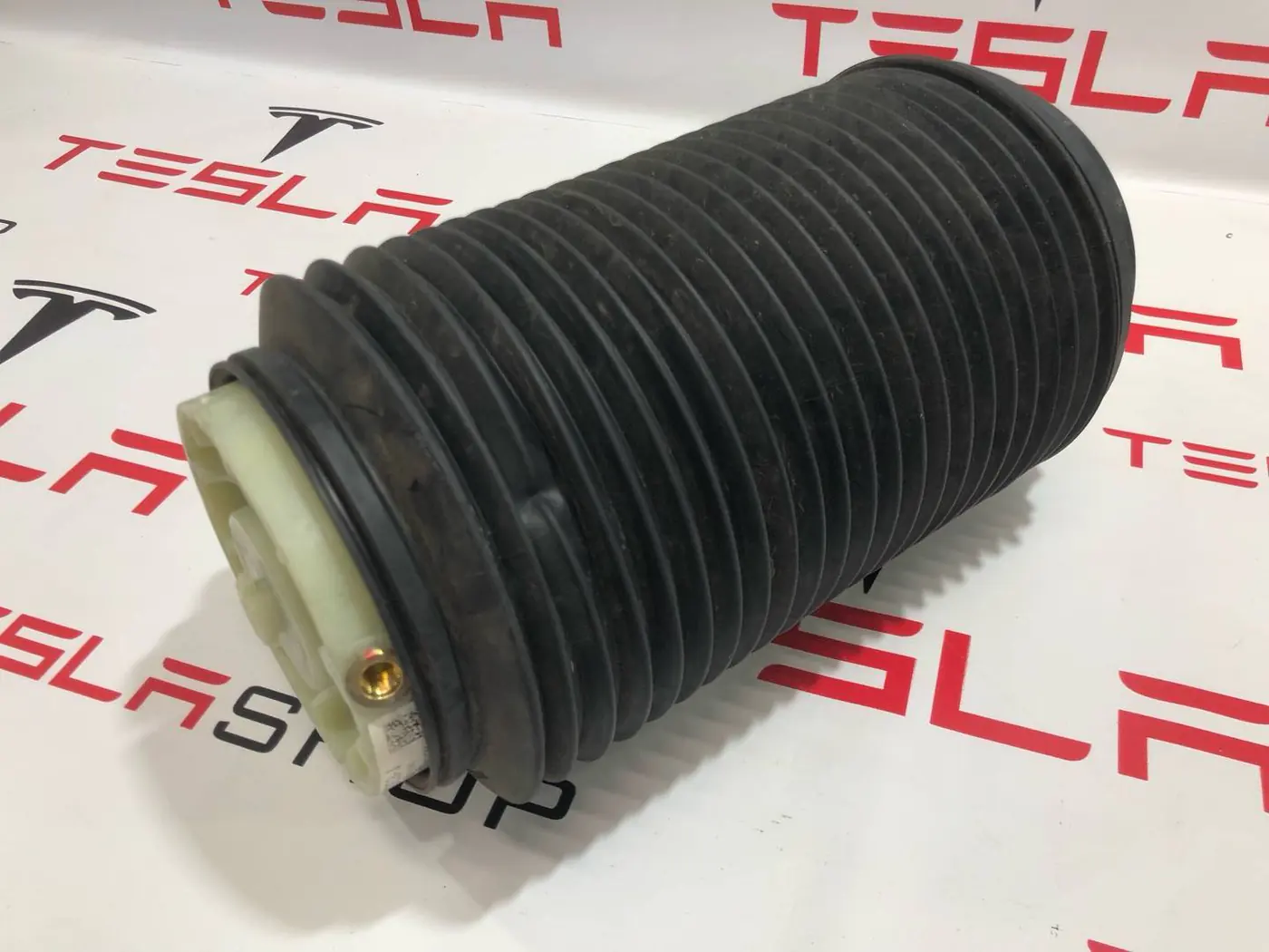 Пневмоподушка к Rivian R1T 2022