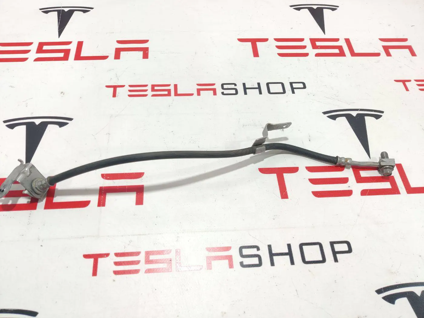 Шланг тормозной к Tesla Model 3 2019