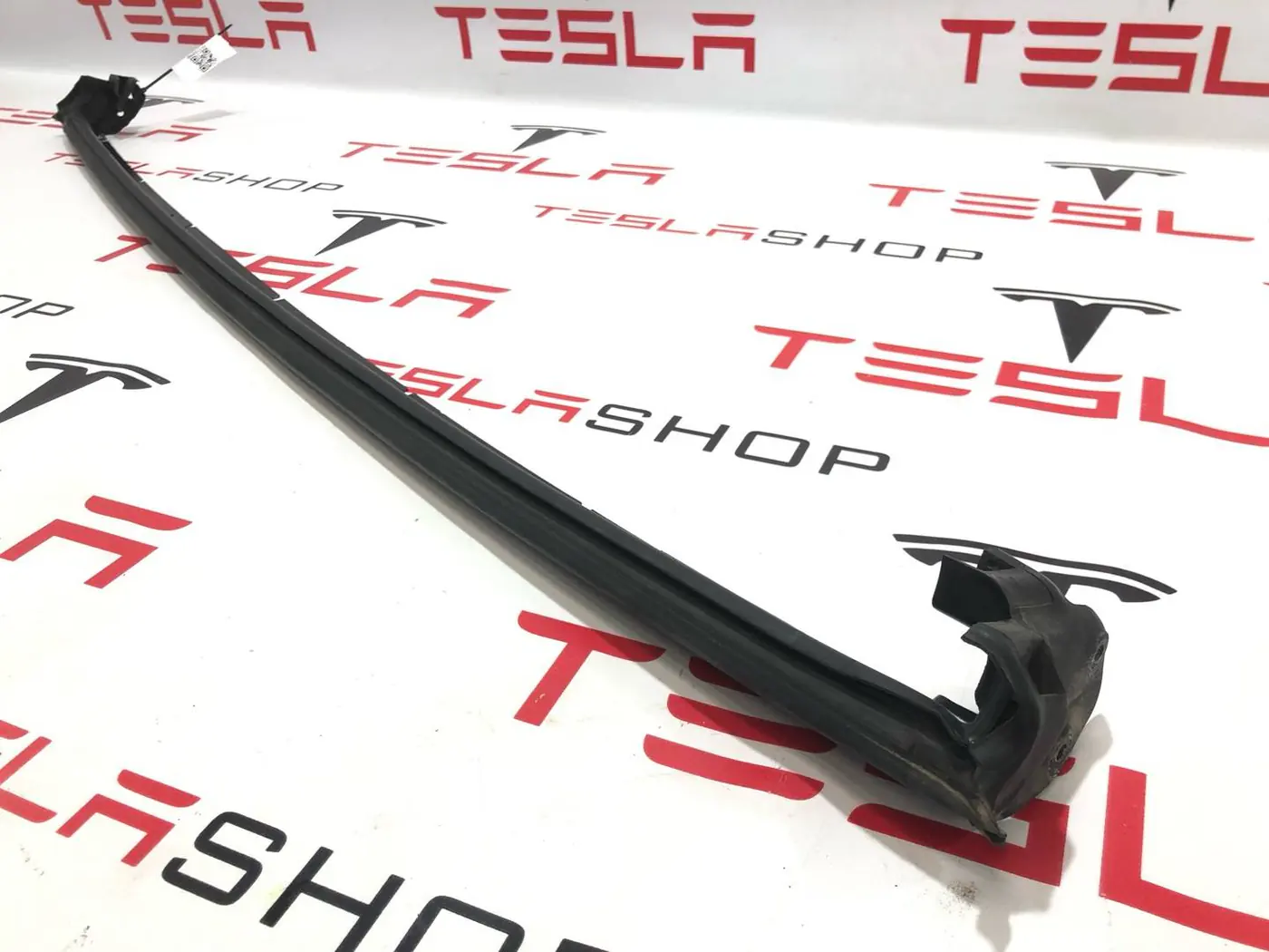 Уплотнитель к Tesla Model X 2019