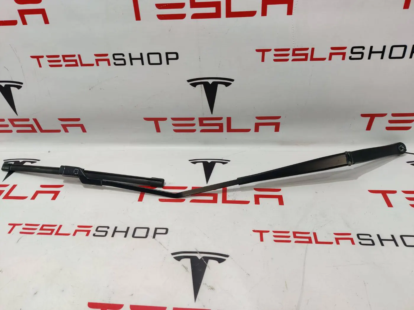 Щеткодержатель к Tesla Model S 2014