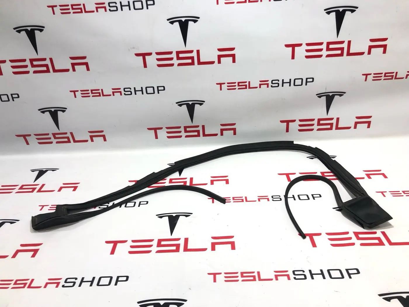 Уплотнитель багажника к Tesla Model X 2019