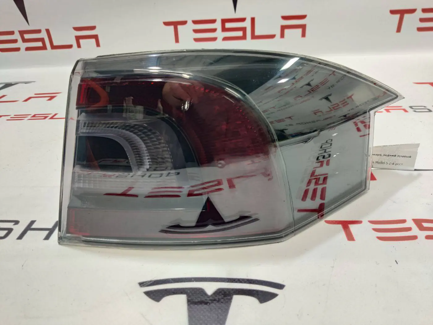 Фонарь задний правый к Tesla Model S 2021