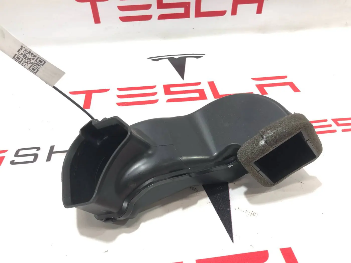 Воздуховод к Tesla Model S 2014