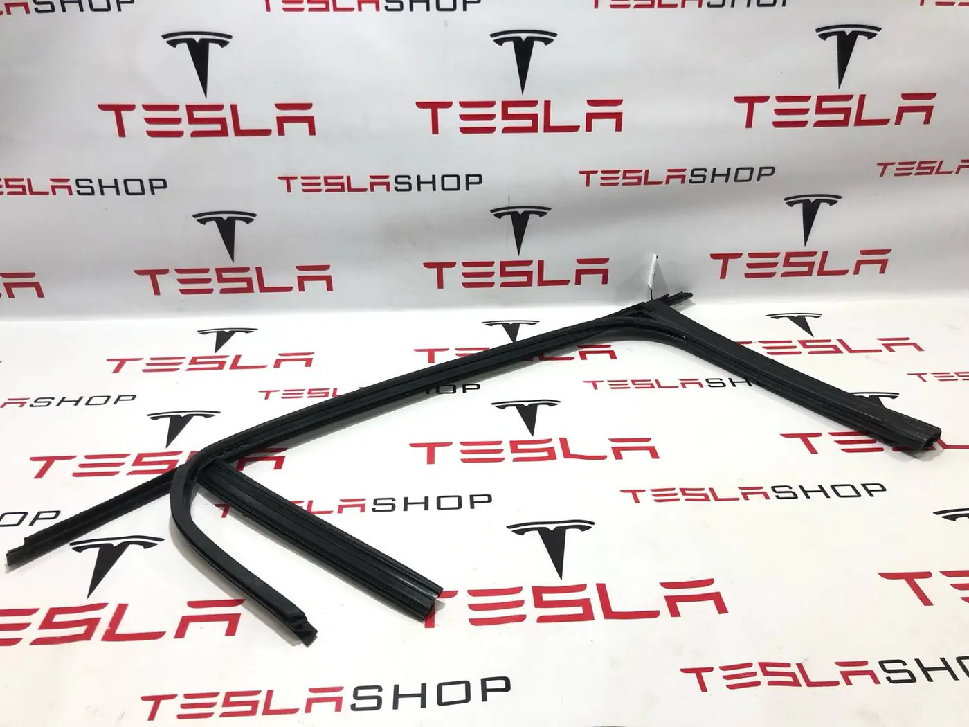 Уплотнитель двери сдвижной к Tesla Model X 2019