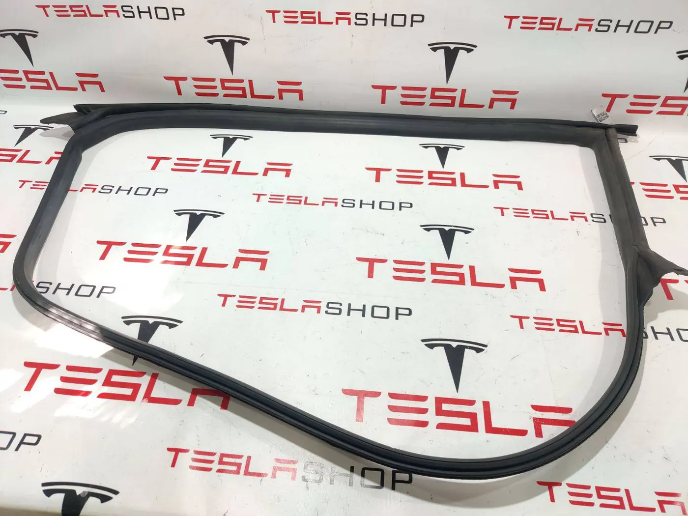 Уплотнитель к Tesla Model 3 2019