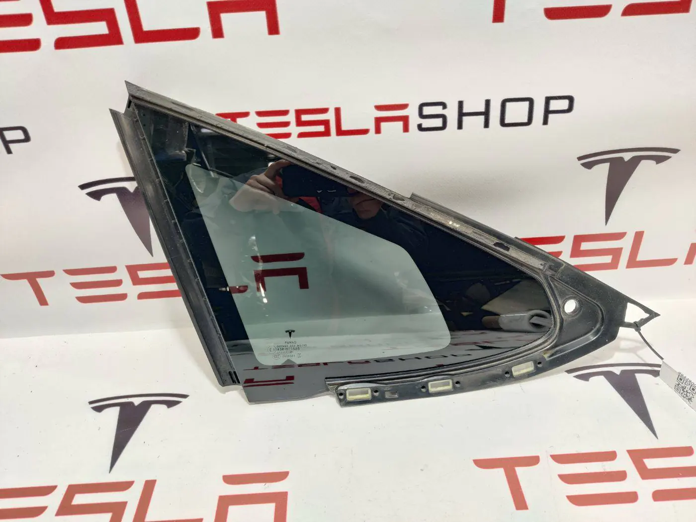Стекло заднее к Tesla Model S 2021