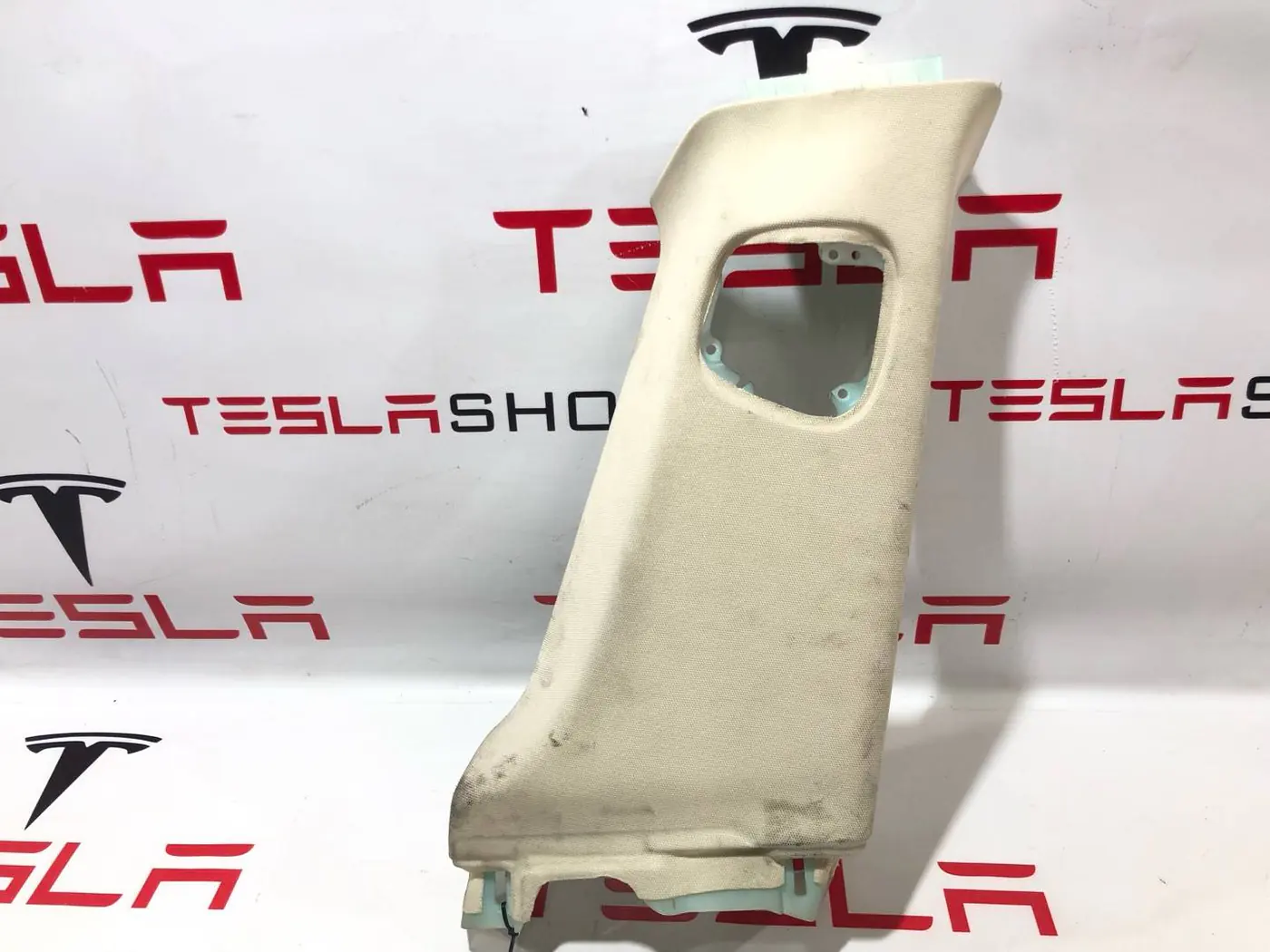 Обшивка стойки к Tesla Model S 2014
