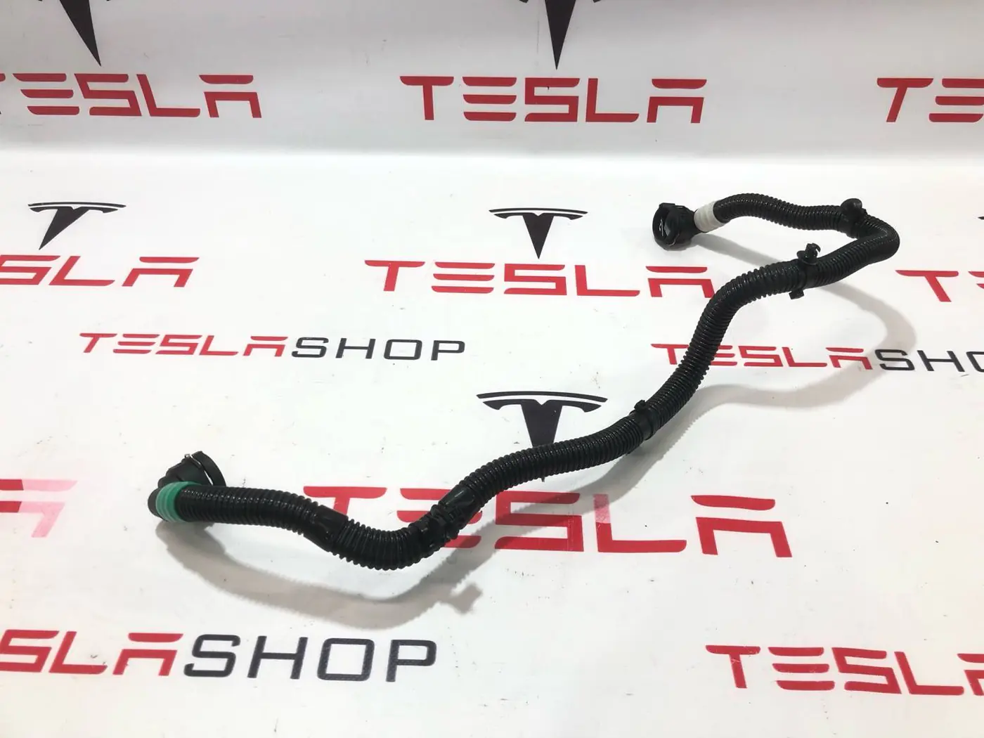 Патрубок радиатора к Tesla Model S 2021