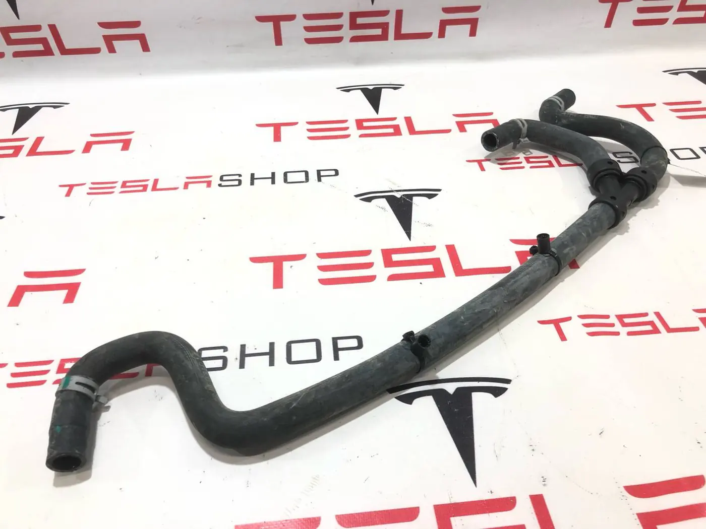 Трубка охлаждающей жидкости металлическая к Tesla Model S 2014