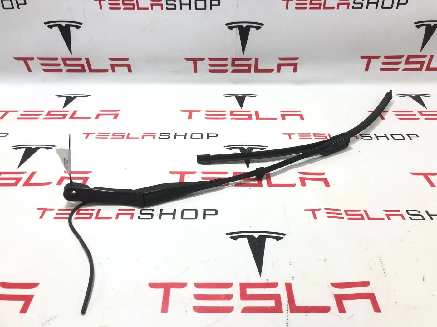 Щеткодержатель к Tesla Model Y 2021
