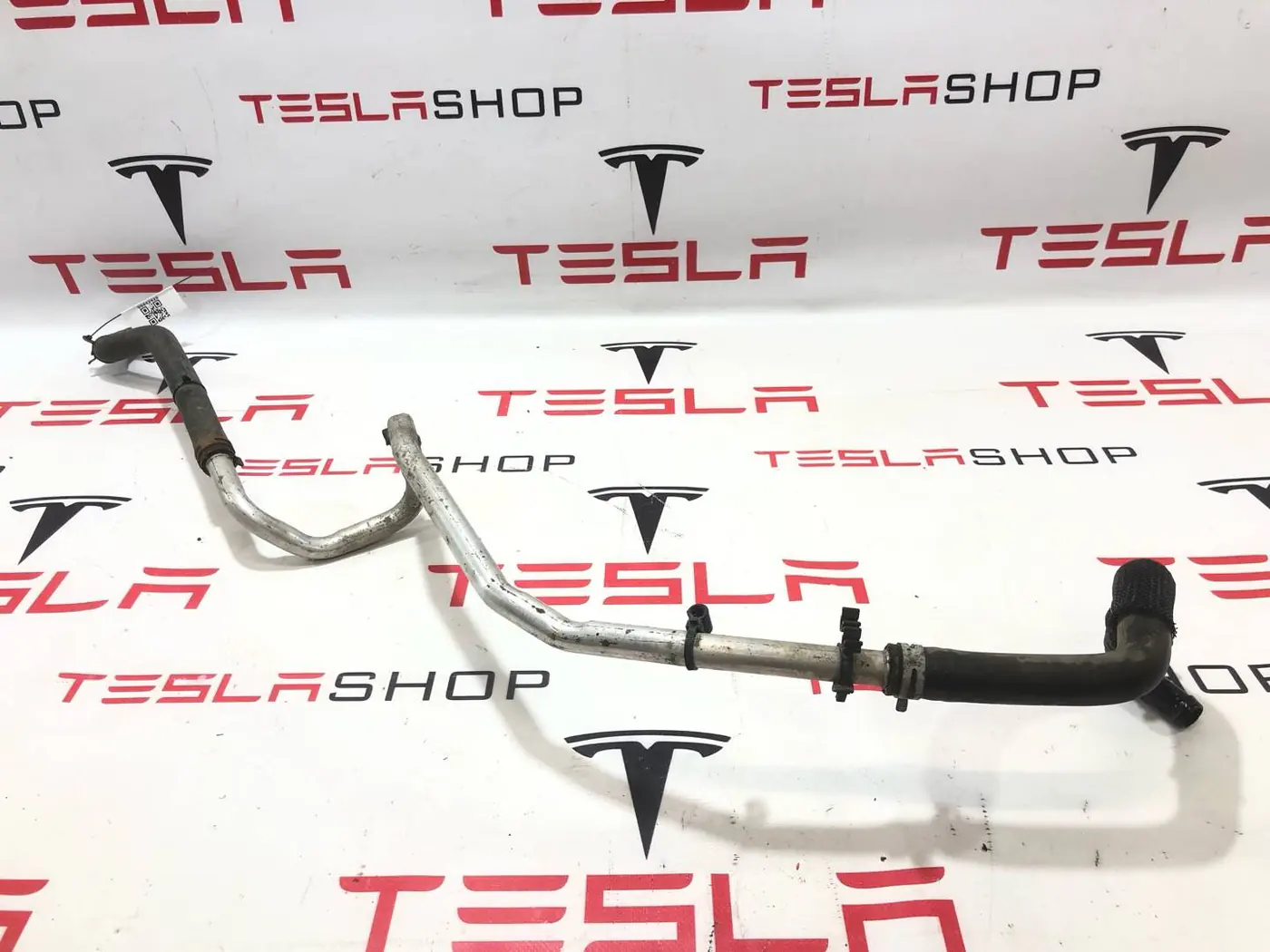 Трубка охлаждающей жидкости металлическая к Tesla Model S 2014