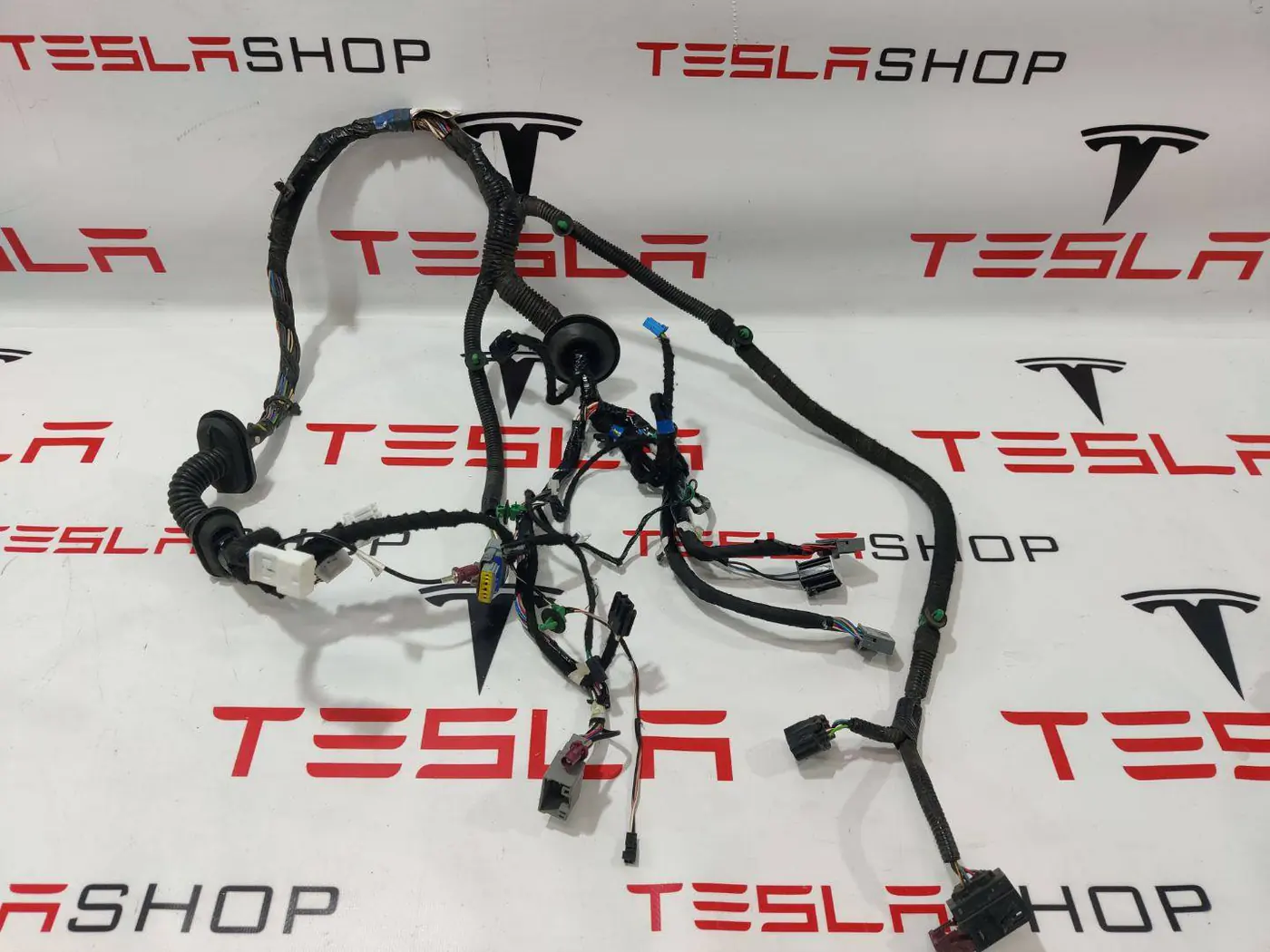 Проводка двери к Tesla Model S 2014
