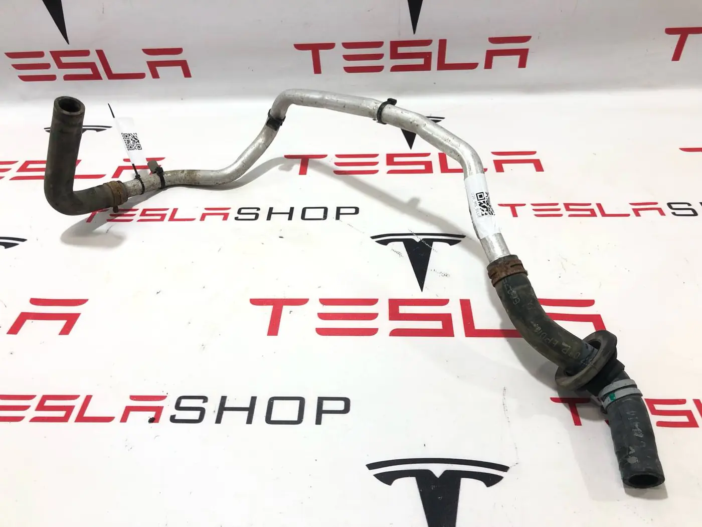 Трубка охлаждающей жидкости металлическая к Tesla Model S 2014