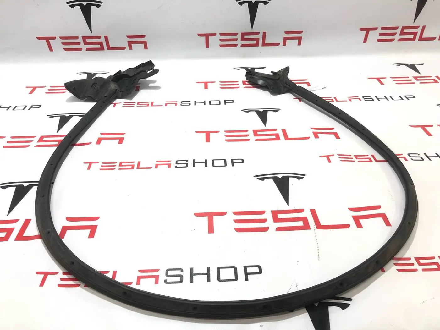 Уплотнитель к Tesla Model S 2014