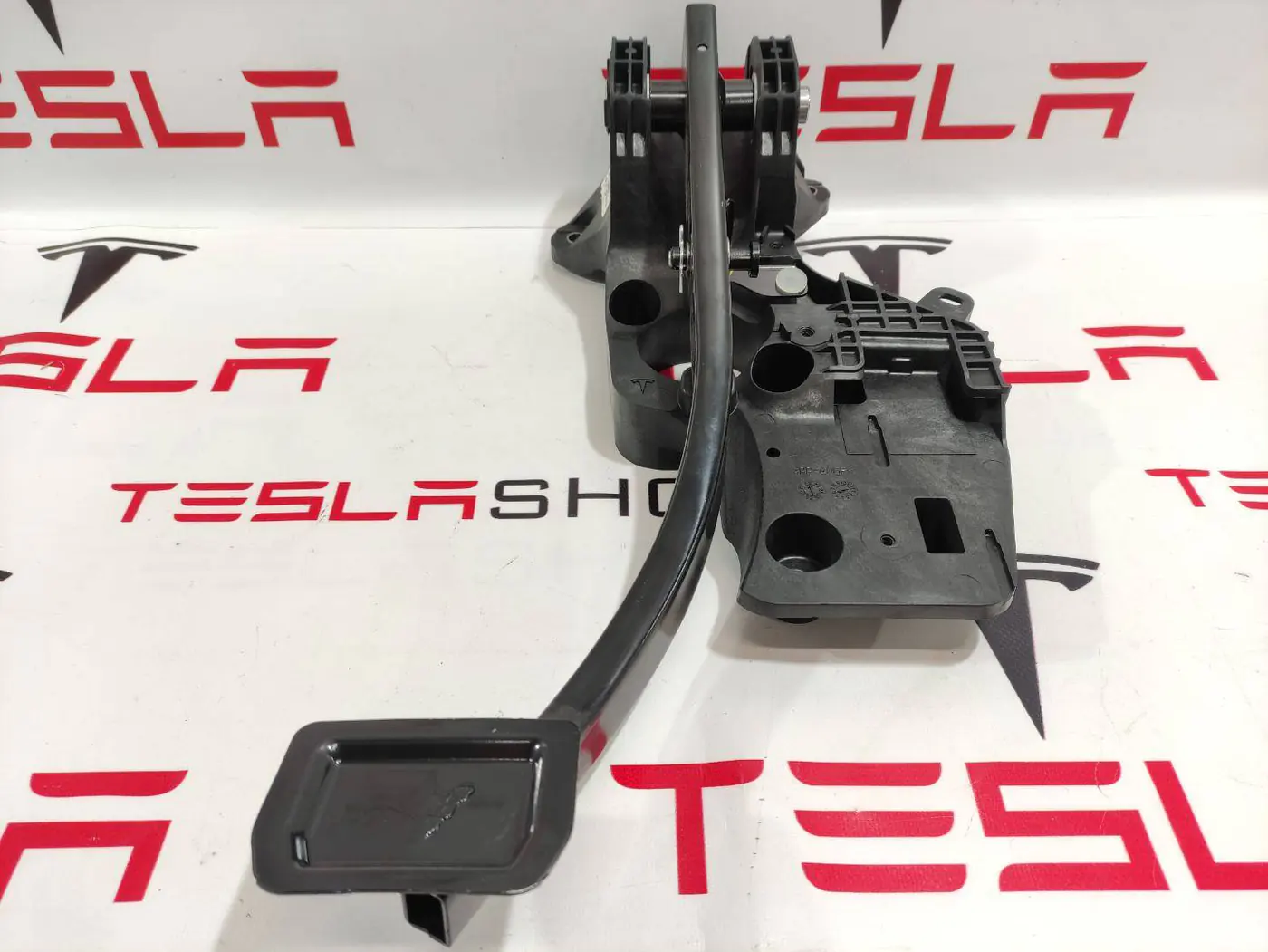 Педаль тормоза к Tesla Model S 2022