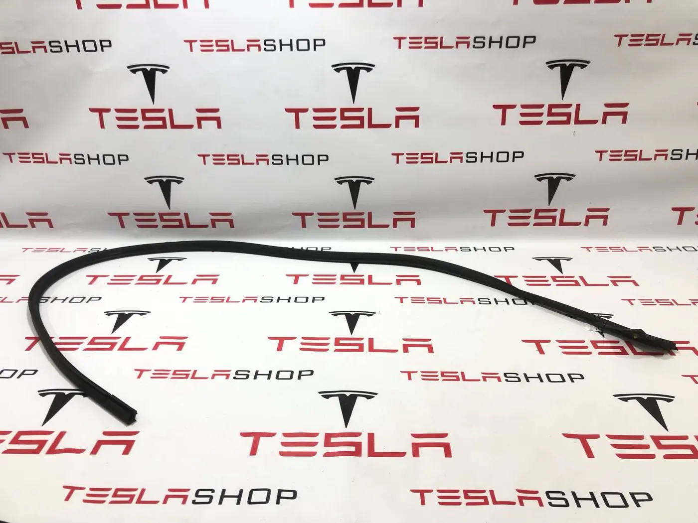 Уплотнитель к Tesla Model Y 2021