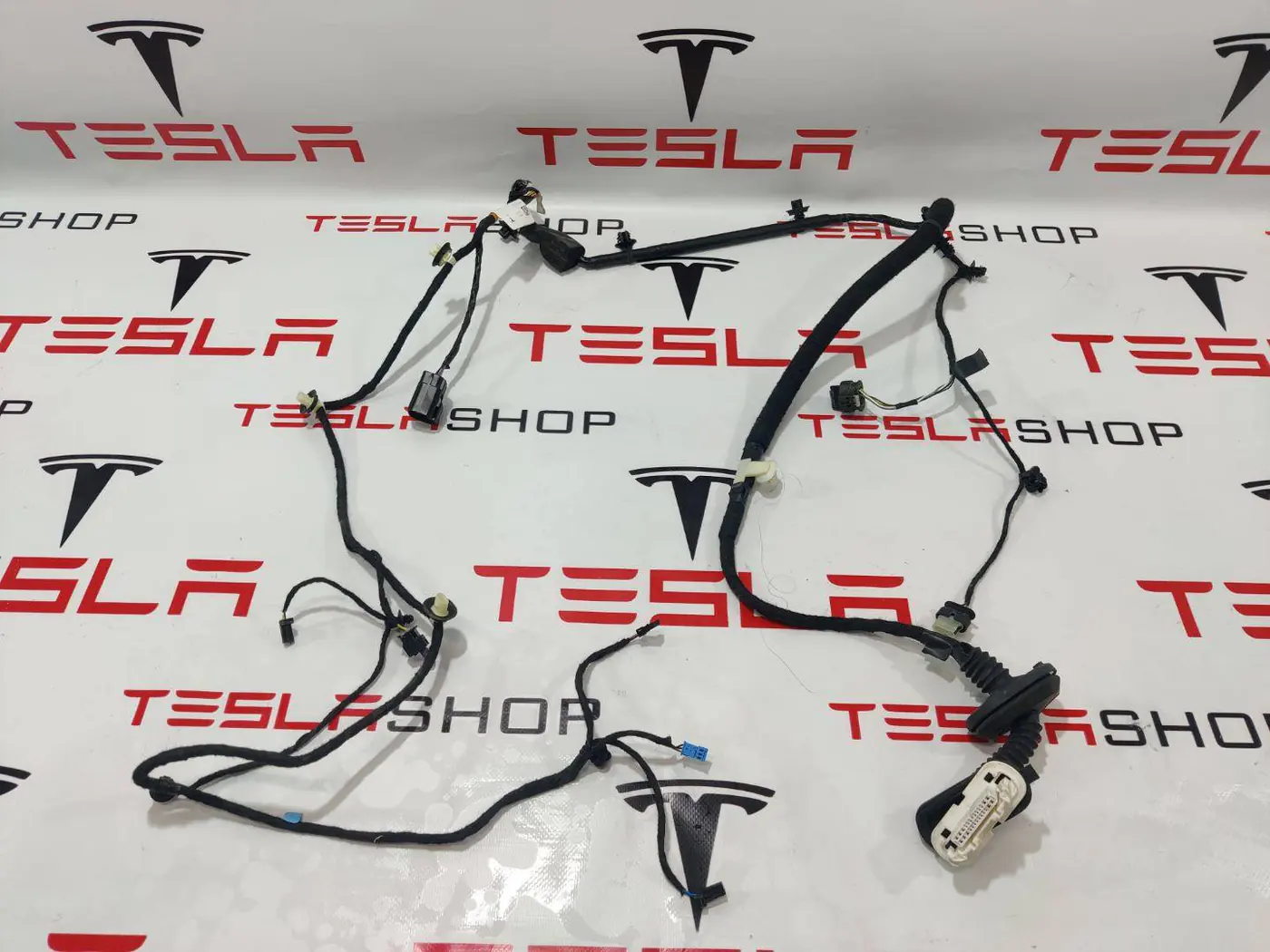 Проводка двери к Tesla Model Y 2021