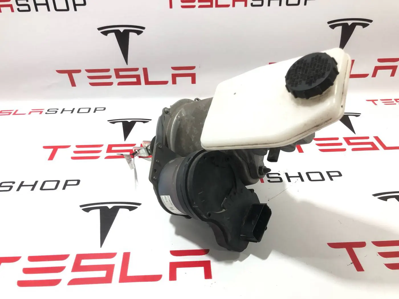 Вакуумный усилитель тормозов к Tesla Model Y 2021