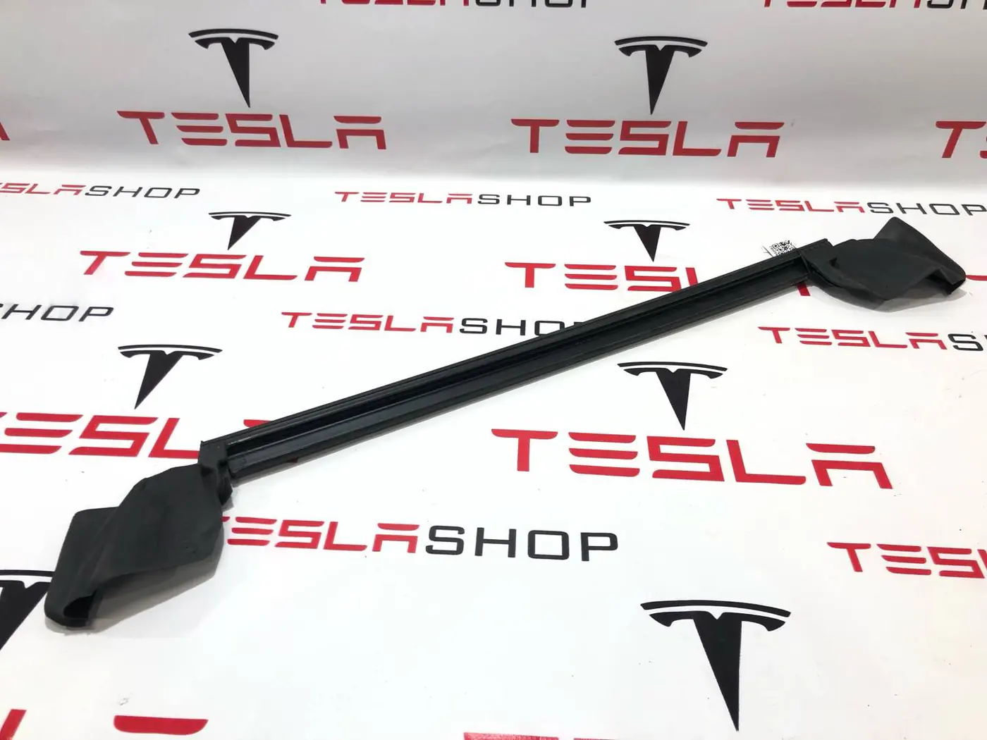 Уплотнитель к Tesla Model Y 2021