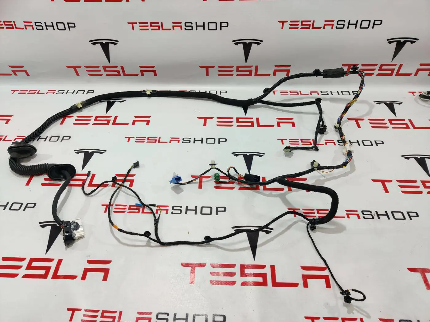 Проводка двери к Tesla Model Y 2021