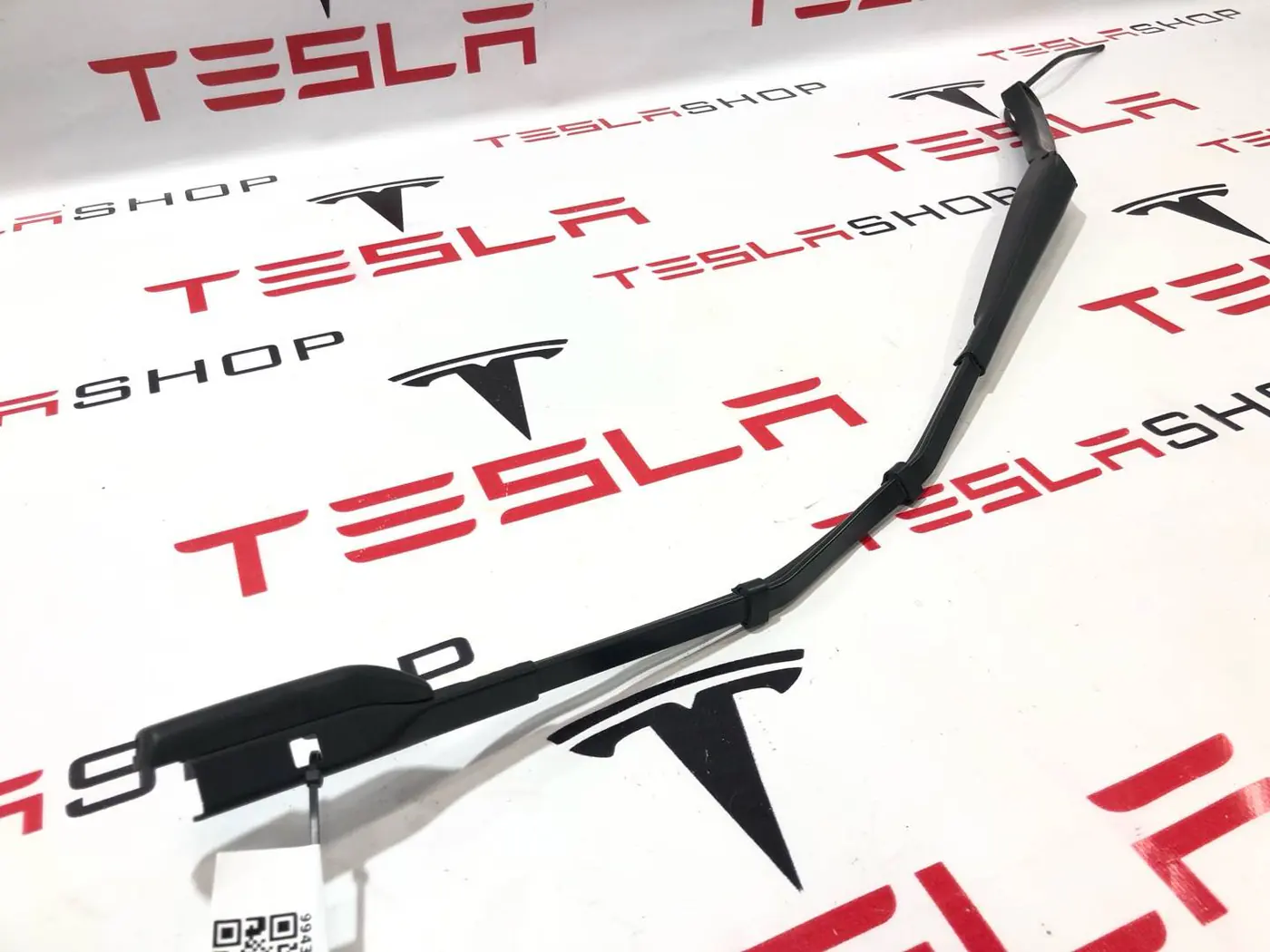 Щеткодержатель к Tesla Model Y 2021