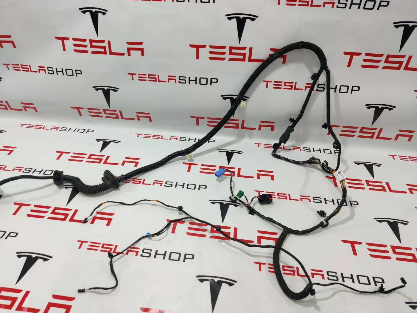 Проводка двери к Tesla Model Y 2021