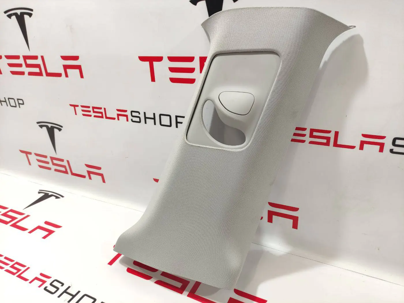Обшивка стойки к Tesla Model Y 2021