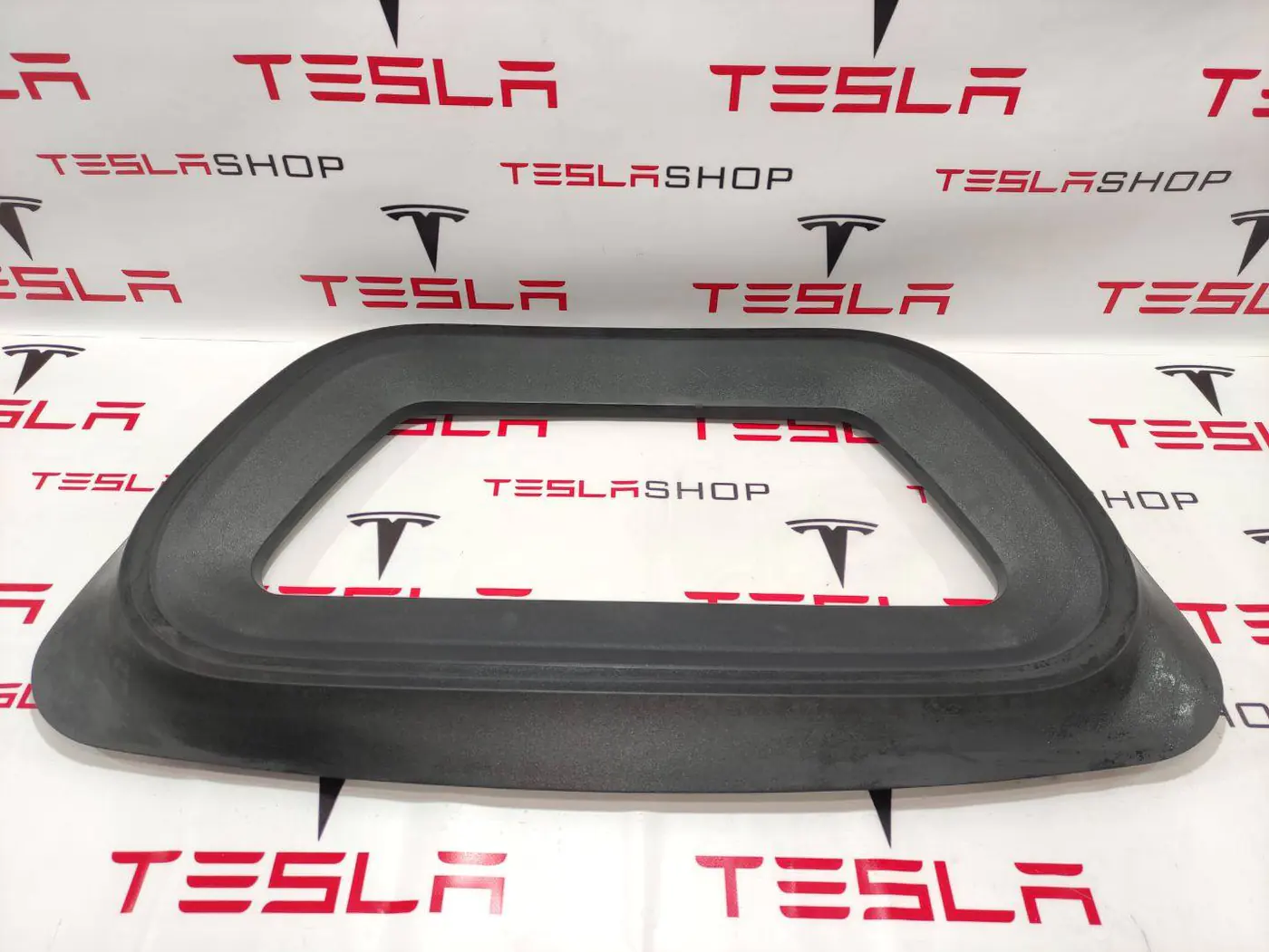 Уплотнитель к Tesla Model Y 2021