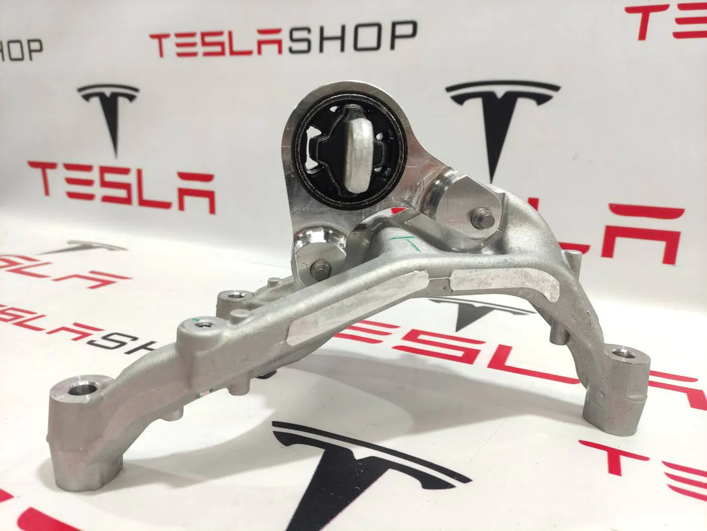 Кронштейн двигателя к Tesla Model S 2022