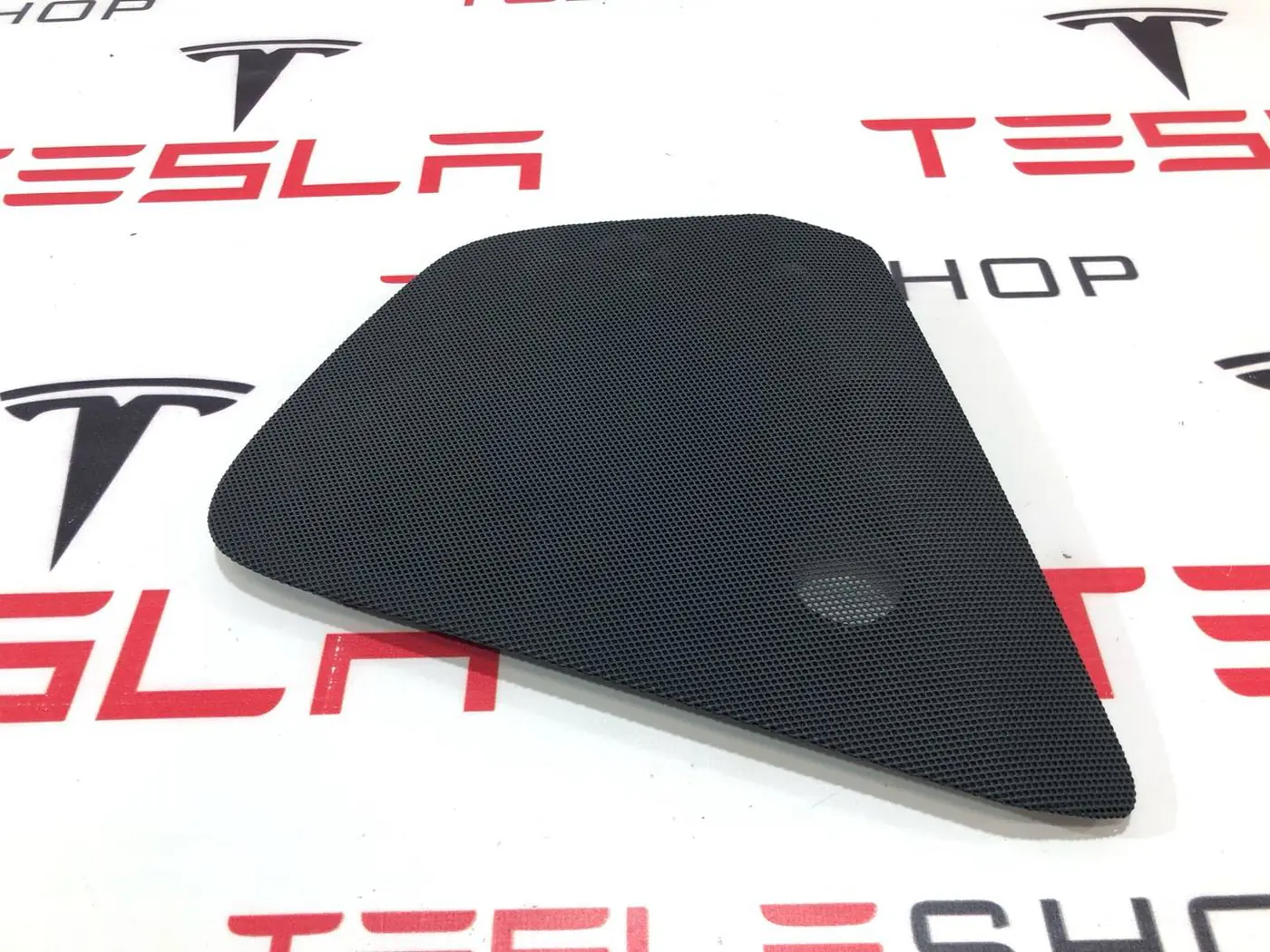 Сетка для динамика к Tesla Model X 2019