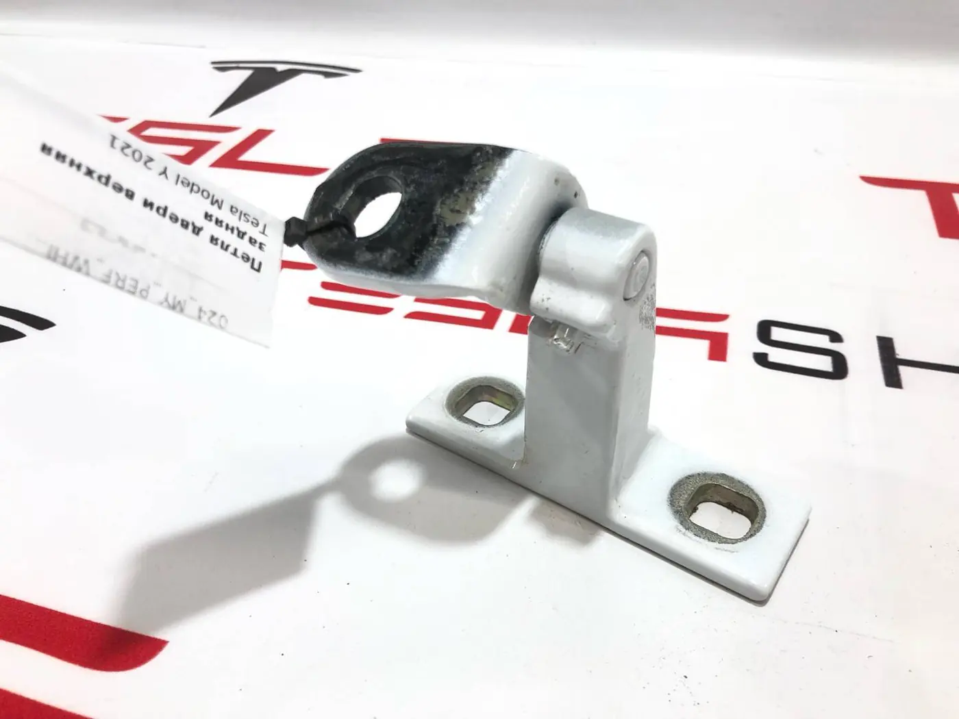 Петля двери к Tesla Model Y 2021
