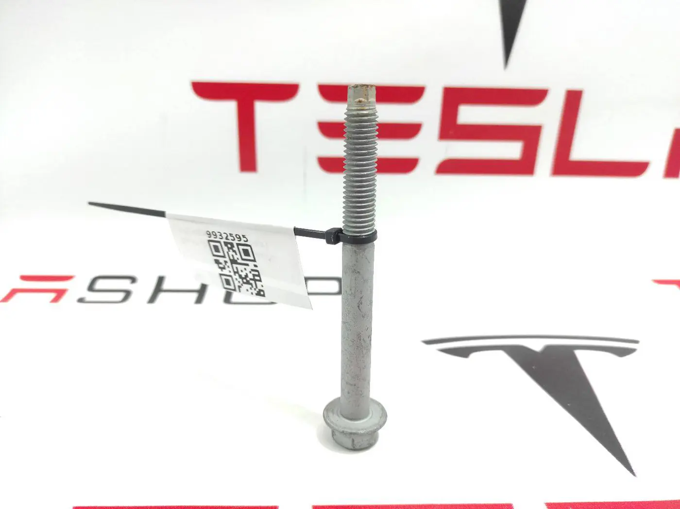 Болт к Tesla Model X 2019