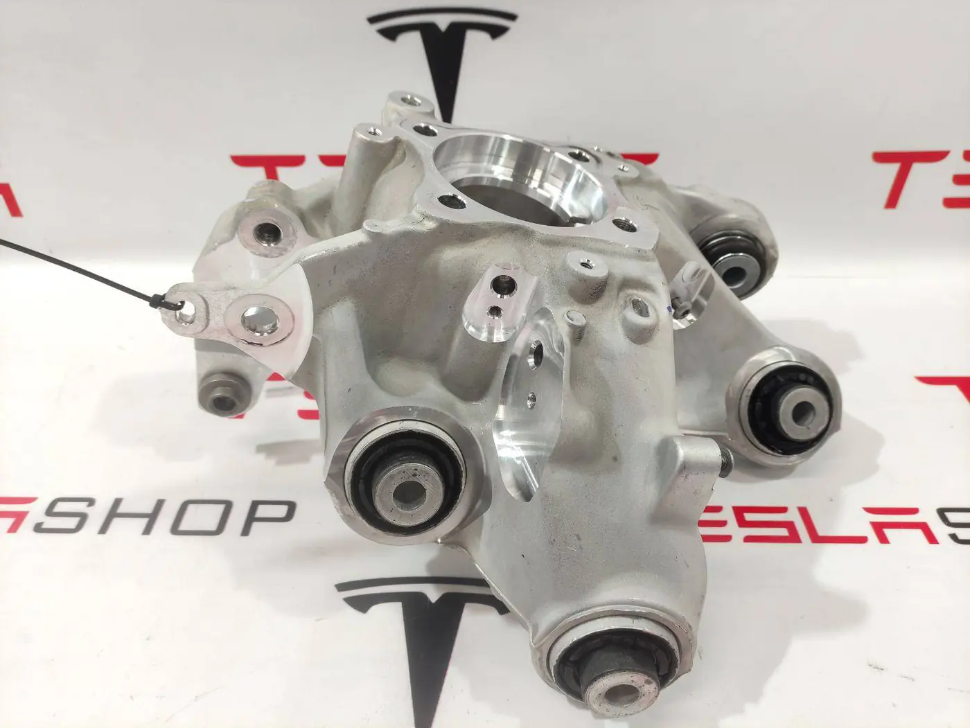 Кулак задний левый к Tesla Model S 2022
