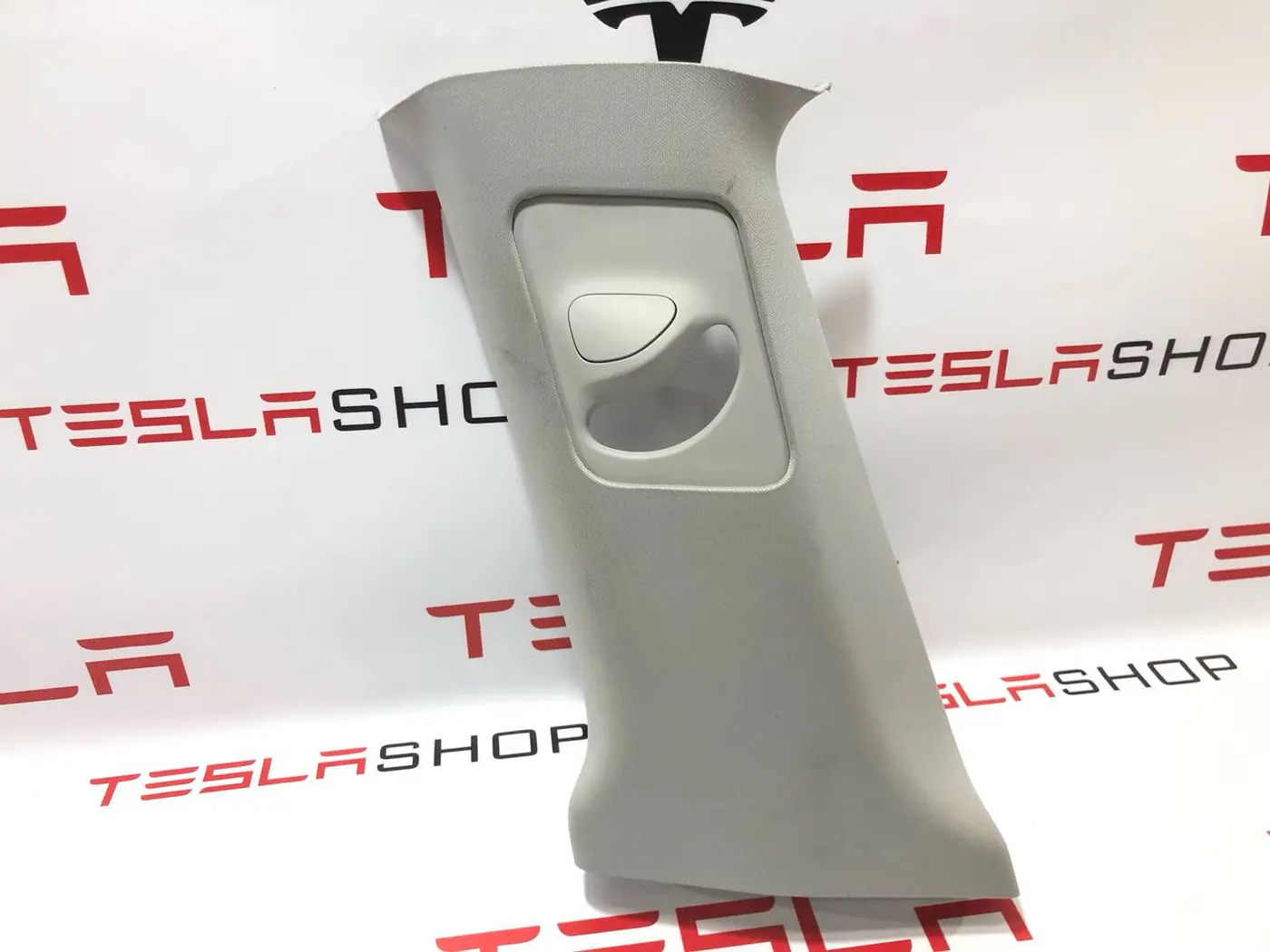 Обшивка стойки к Tesla Model Y 2021