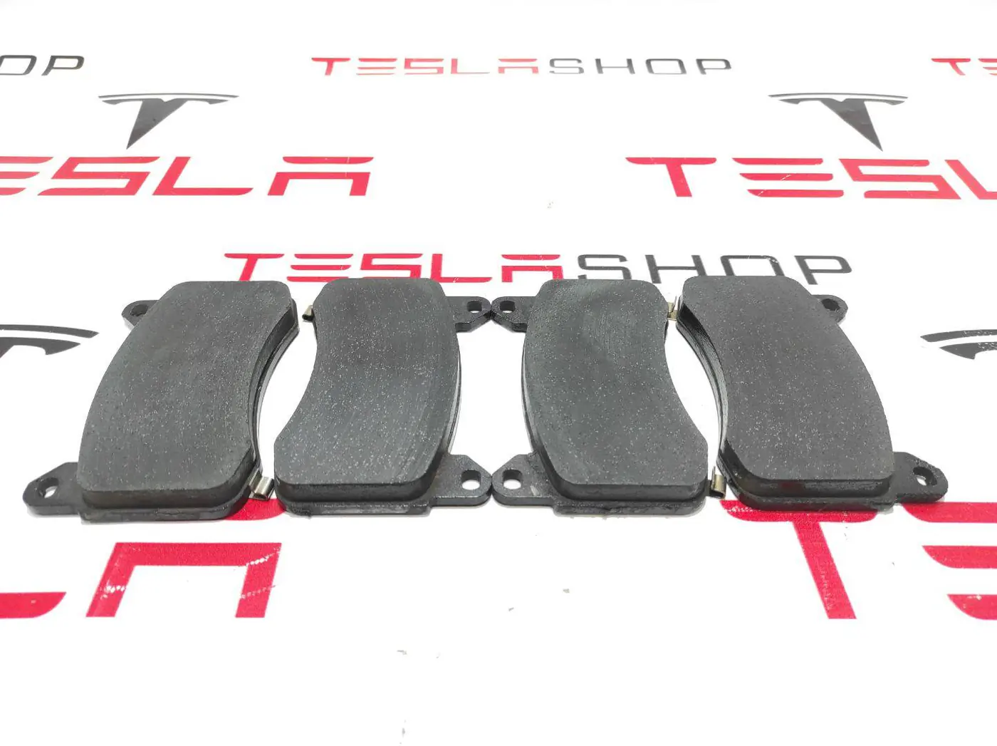 Тормозные колодки передние к Tesla Model Y 2021