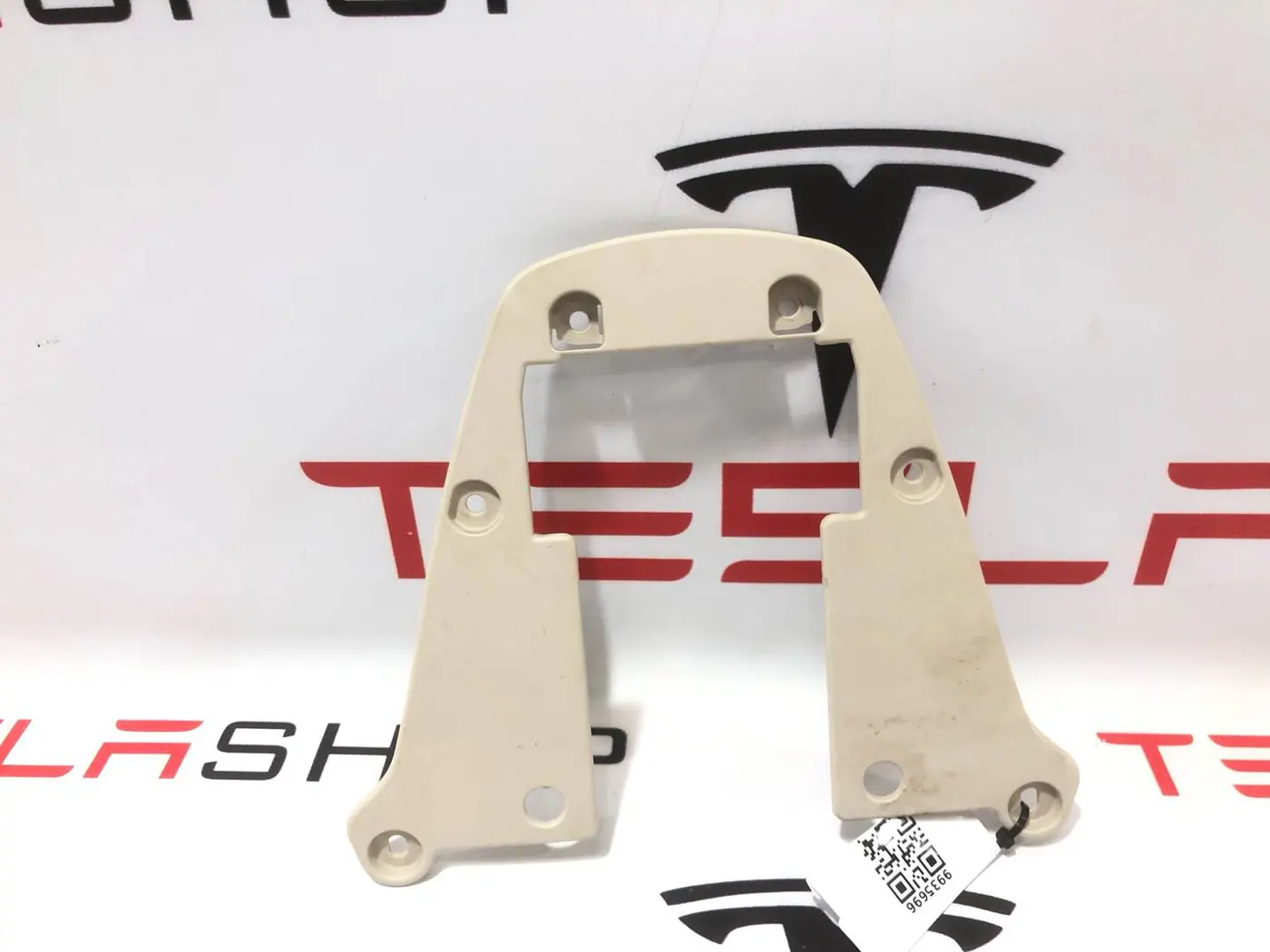 Подголовник к Tesla Model X 2017