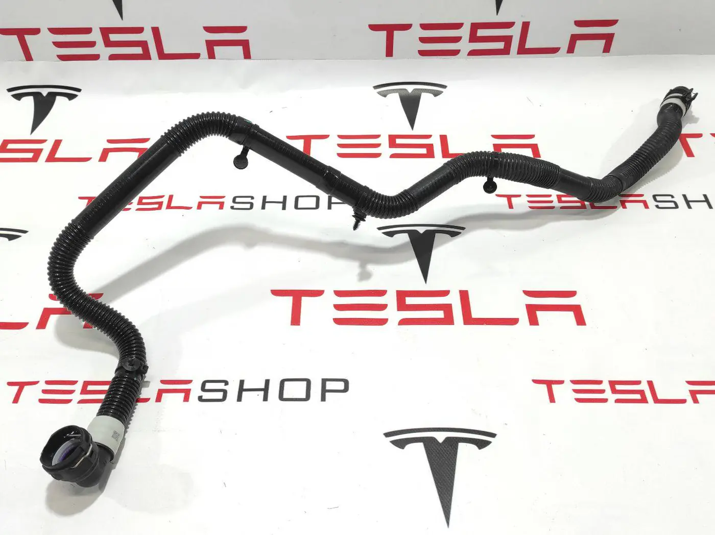Патрубок к Tesla Model 3 2020