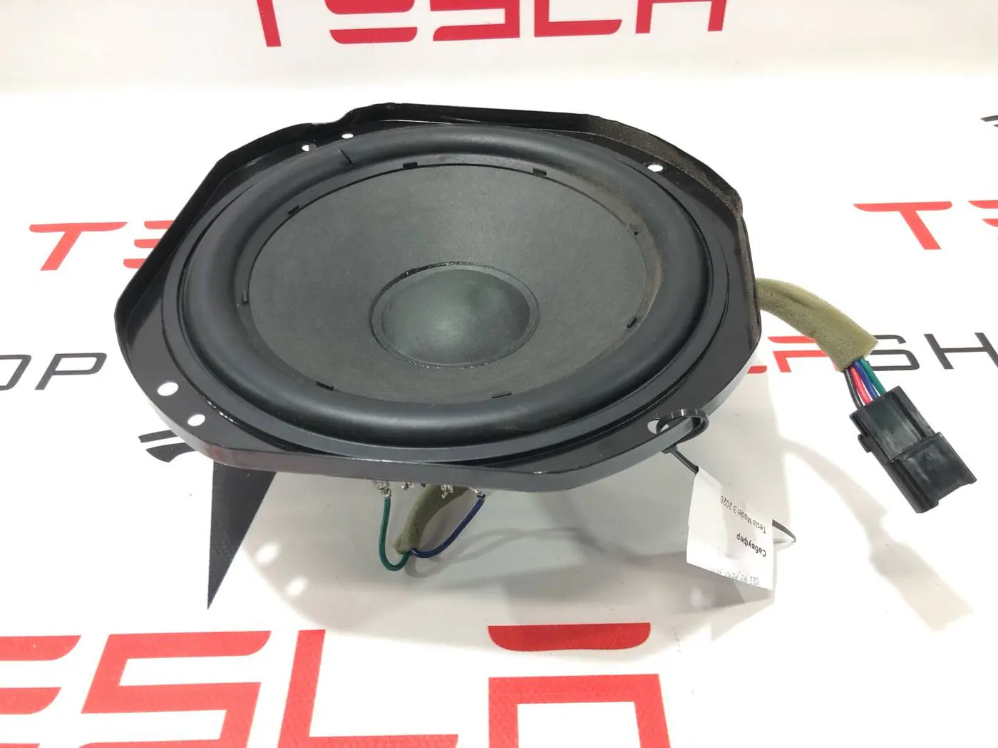 Сабвуфер к Tesla Model 3 2020