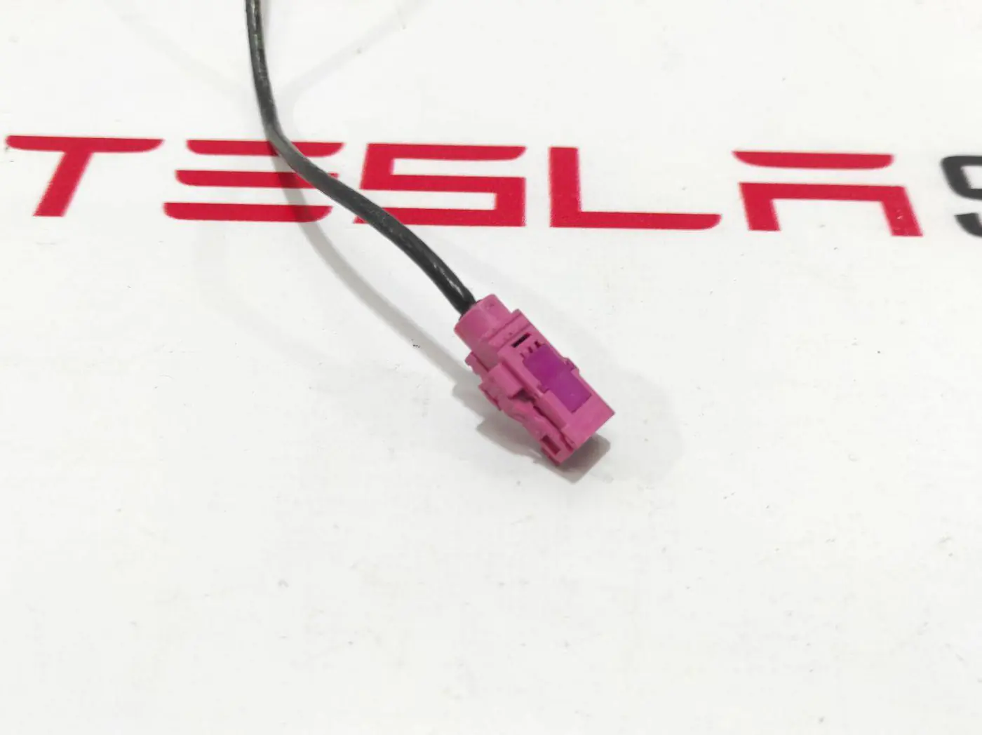 Антенна  к Tesla Model S 2014