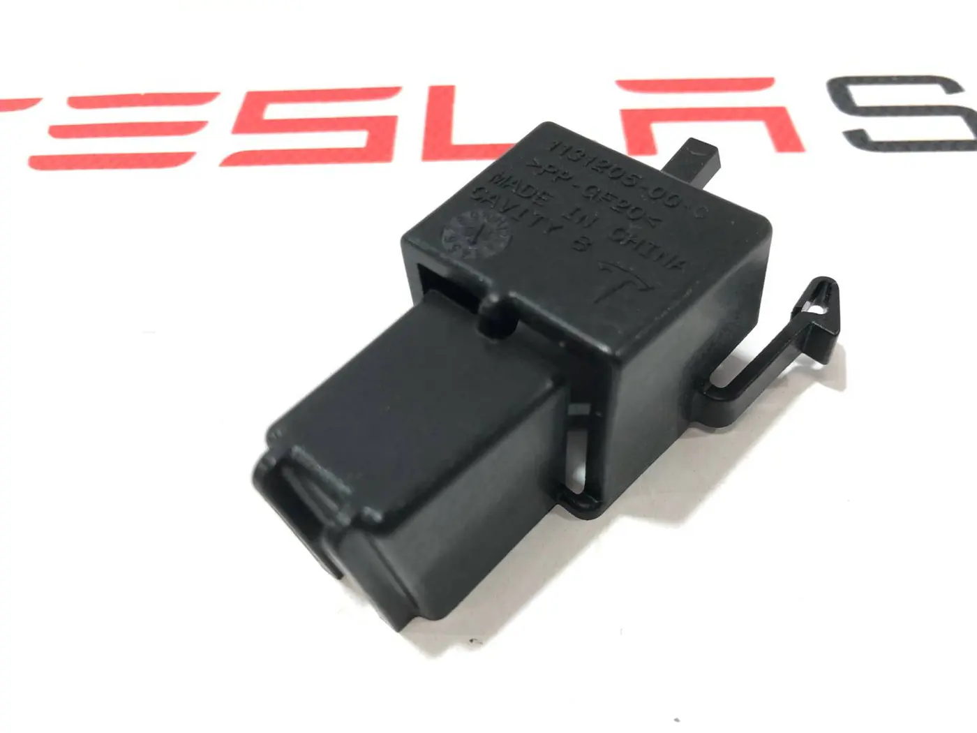 Клипса к Tesla Model 3 2020