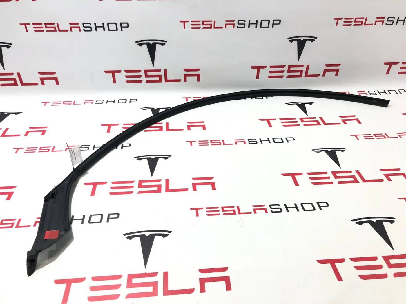 Уплотнитель к Tesla Model X 2022