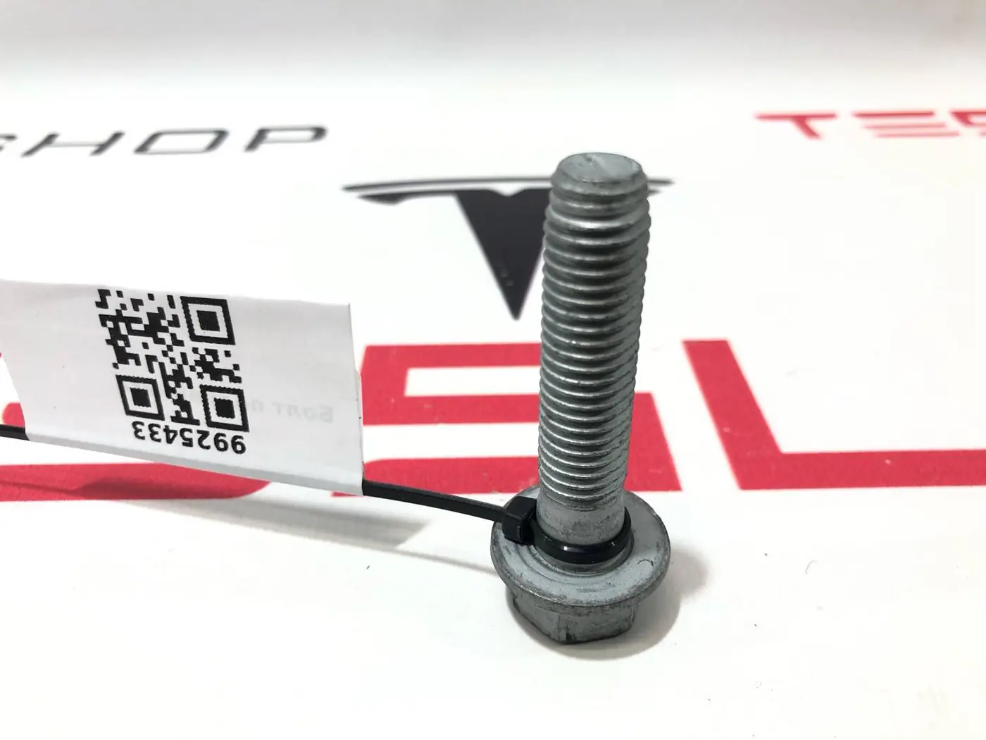 Болт к Tesla Model X 2022