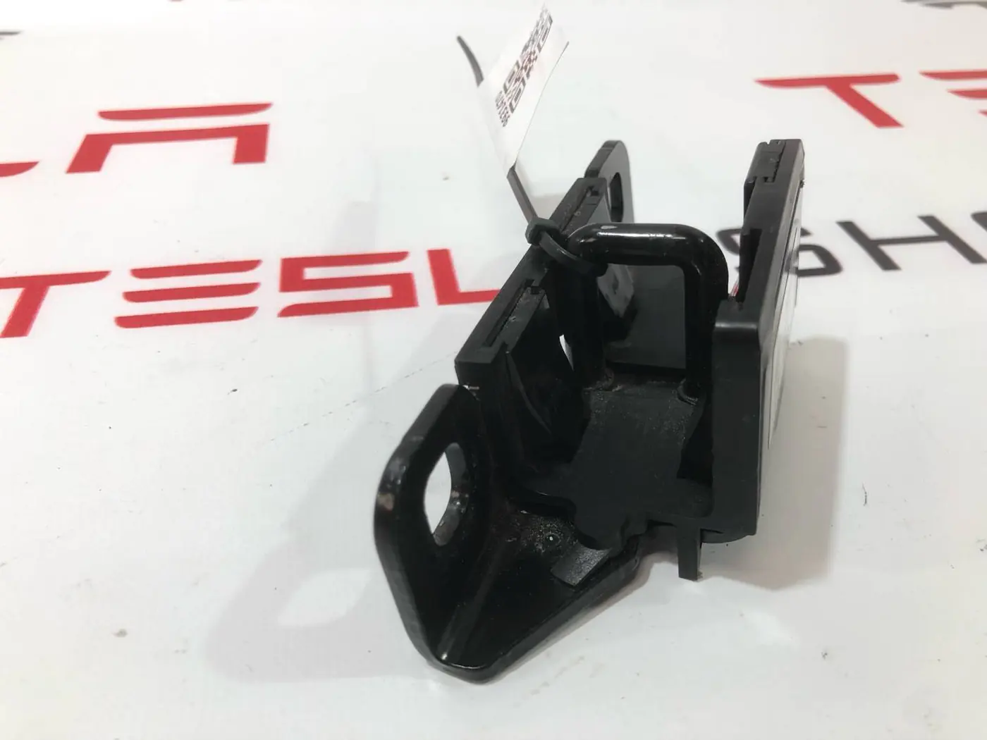 Петля двери к Tesla Model X 2017