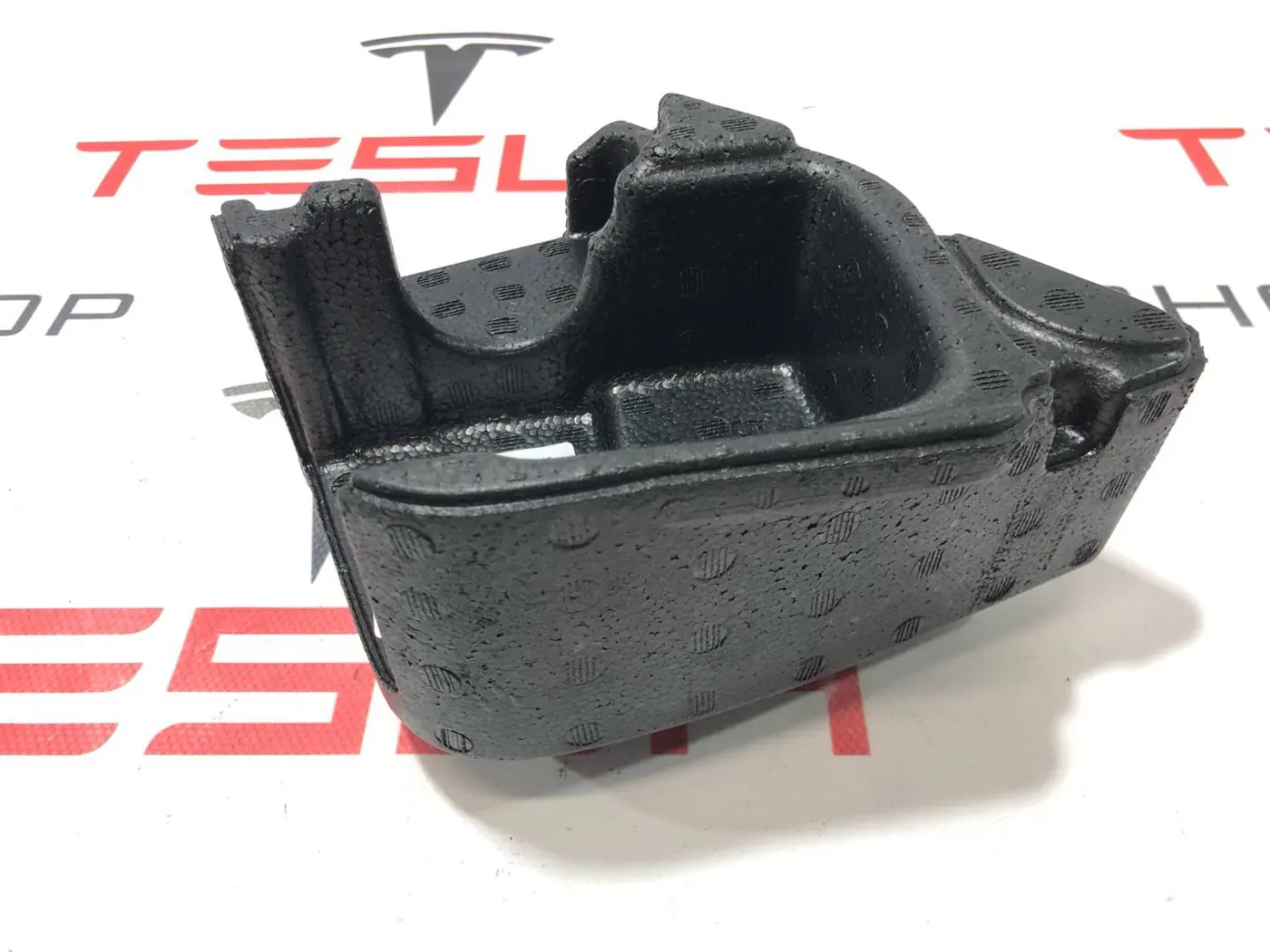 Крепление сиденья к Tesla Model 3 2020